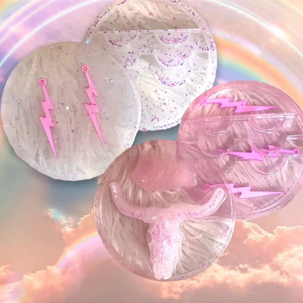 ⚡️HAND POURED GLITTER LASH CASES ⚡️